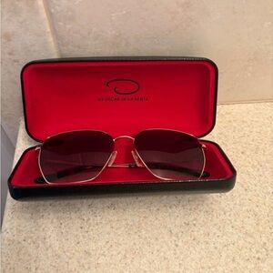 Oscar de la Renta Red and Black Sunglasses with Case